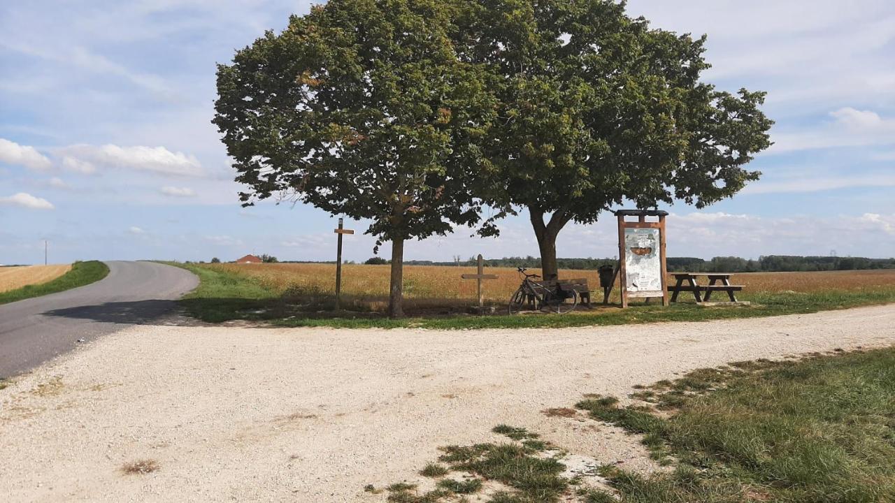 Chatrou Chatelraould-Saint-Louvent Extérieur photo