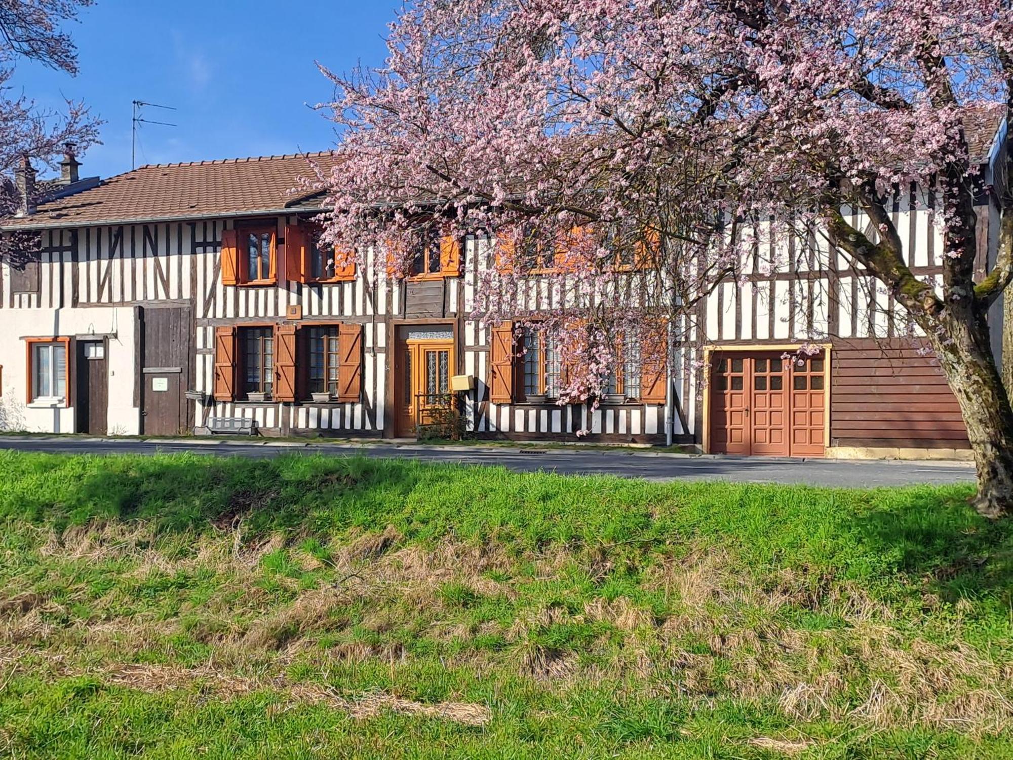 Chatrou Chatelraould-Saint-Louvent Extérieur photo